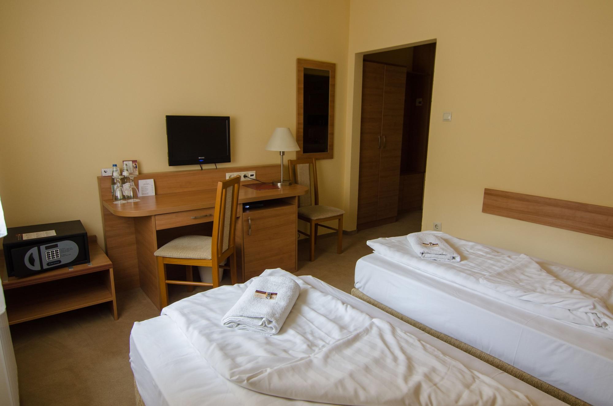 Hotel Civitas ショプロン エクステリア 写真