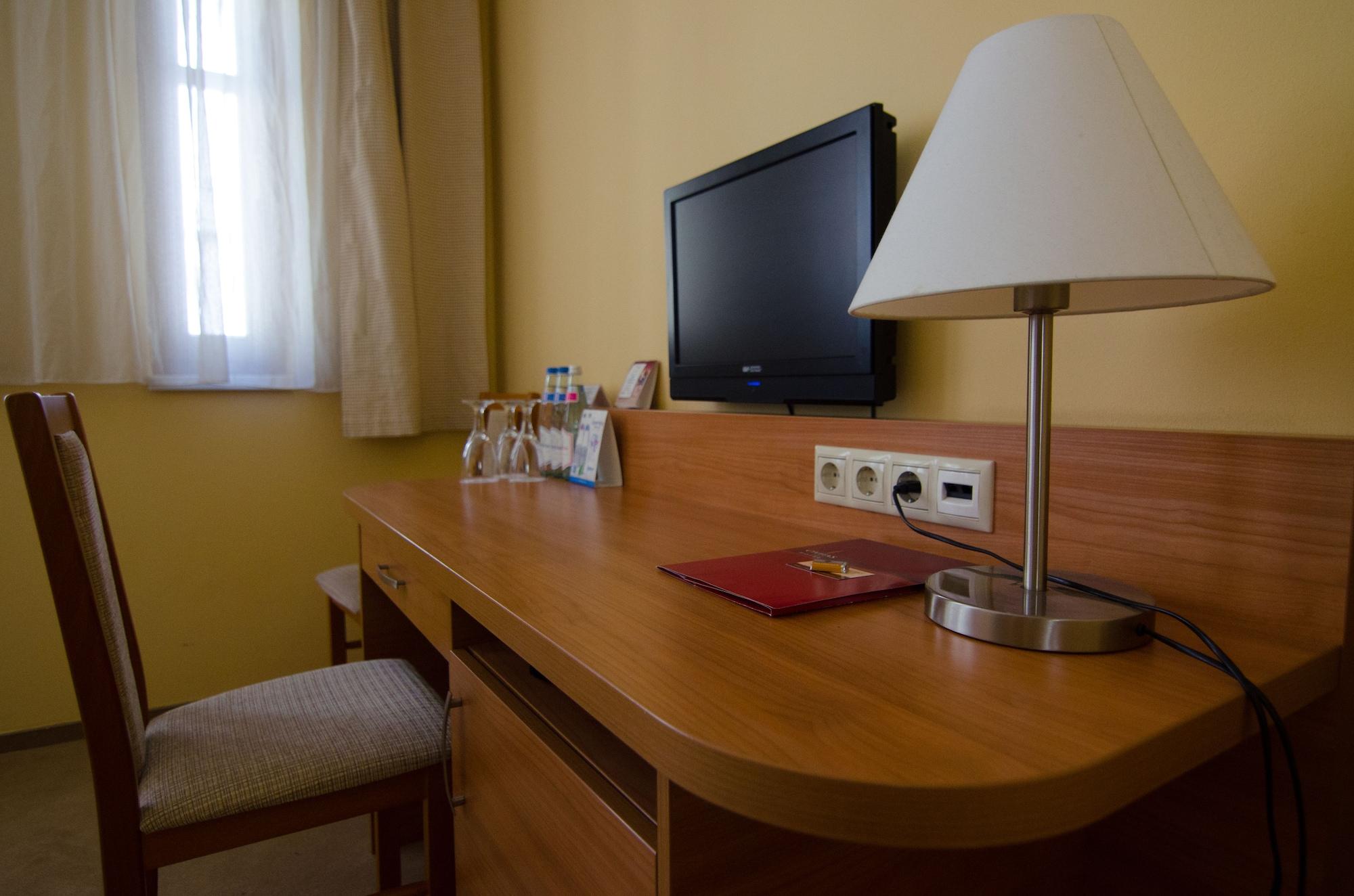 Hotel Civitas ショプロン エクステリア 写真