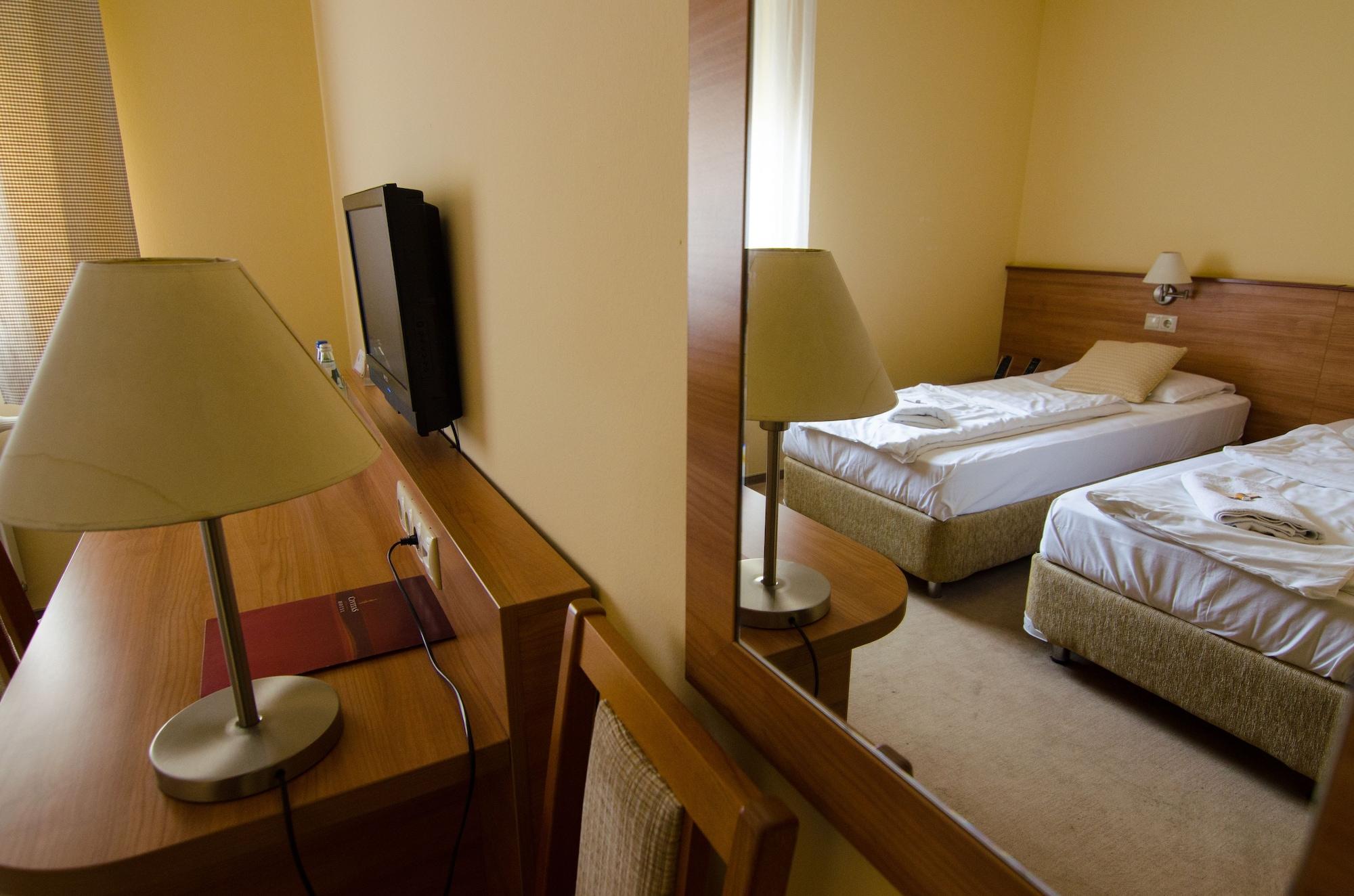 Hotel Civitas ショプロン エクステリア 写真
