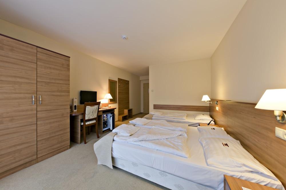 Hotel Civitas ショプロン エクステリア 写真