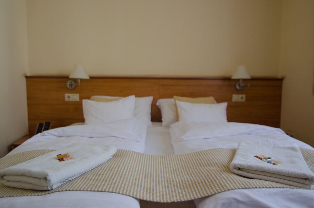 Hotel Civitas ショプロン エクステリア 写真