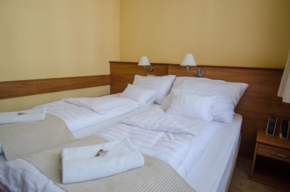Hotel Civitas ショプロン エクステリア 写真