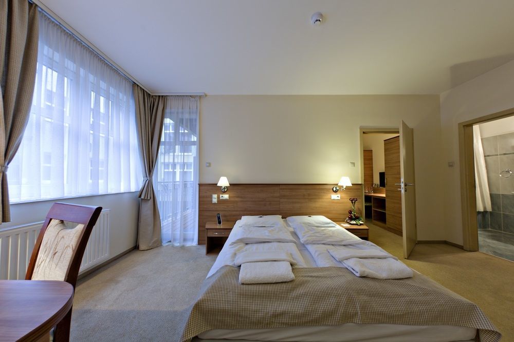 Hotel Civitas ショプロン エクステリア 写真